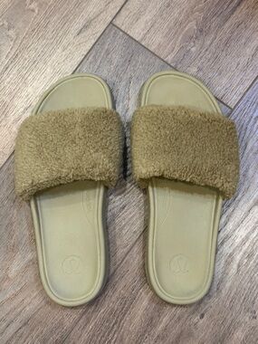 Lululemon Fleece Restfeel Slide